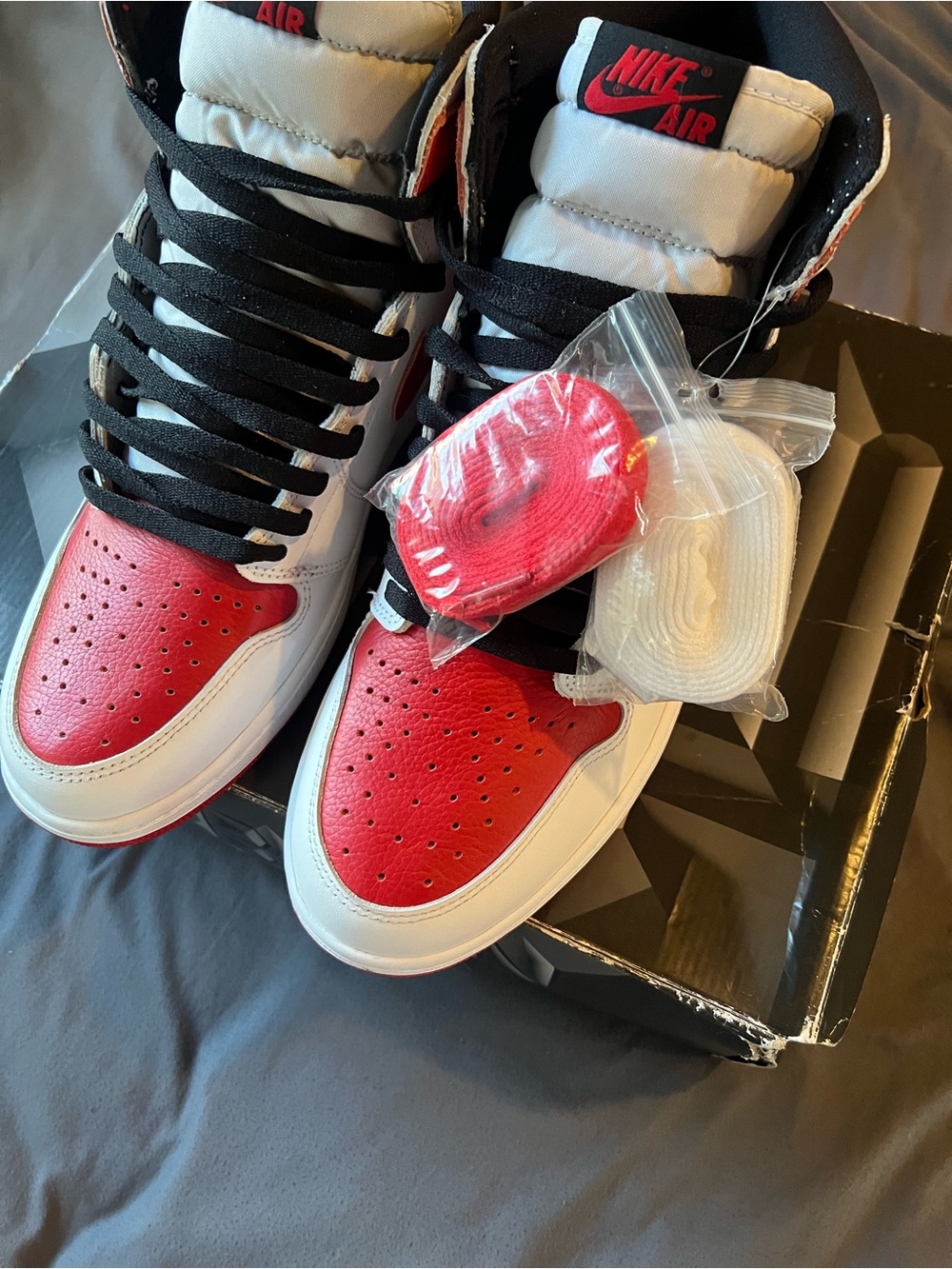 Nike Air Jordan 1 Retro High OG Heritage - White/Red/Black
